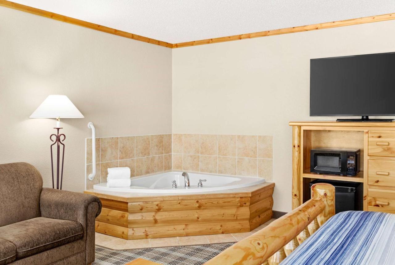 Americinn By Wyndham Hotel